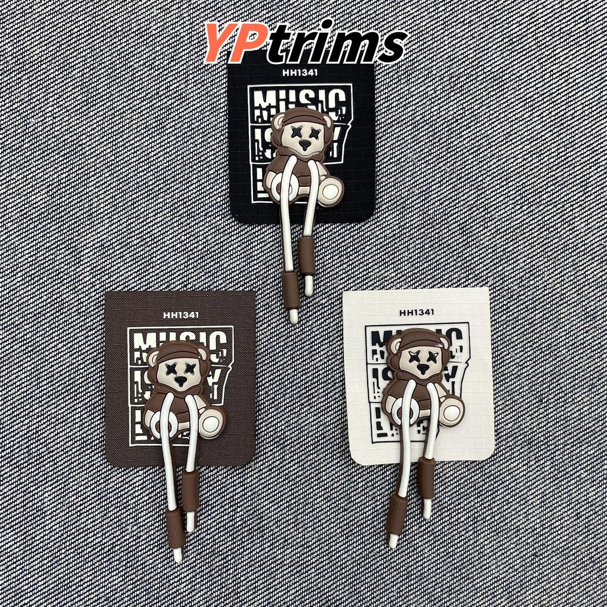 wholesale sitting bear cartoon leather label for streetwear & pet clothing – patch supplier