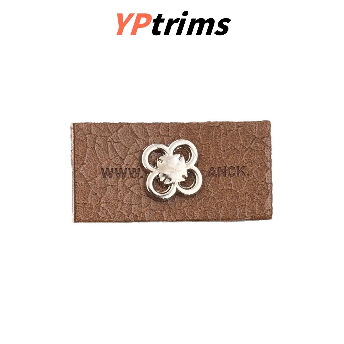 custom cracked texture leather flower metal decorative label for trendy clothing and backpacks