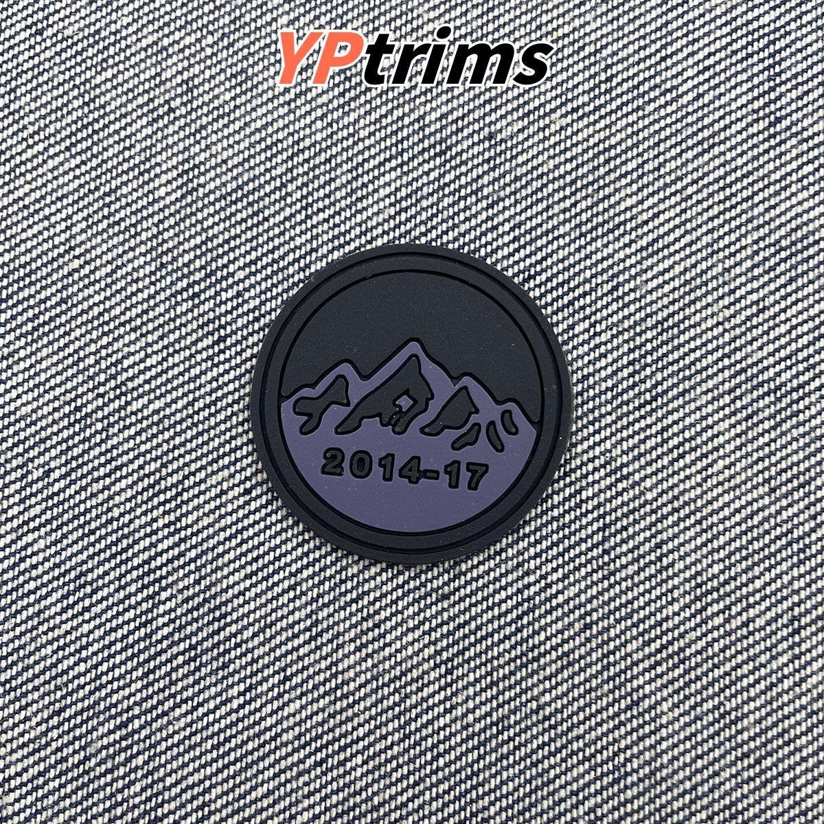 custom round outdoor mountain style silicone dripped pvc badge for trendy men's clothing accessories